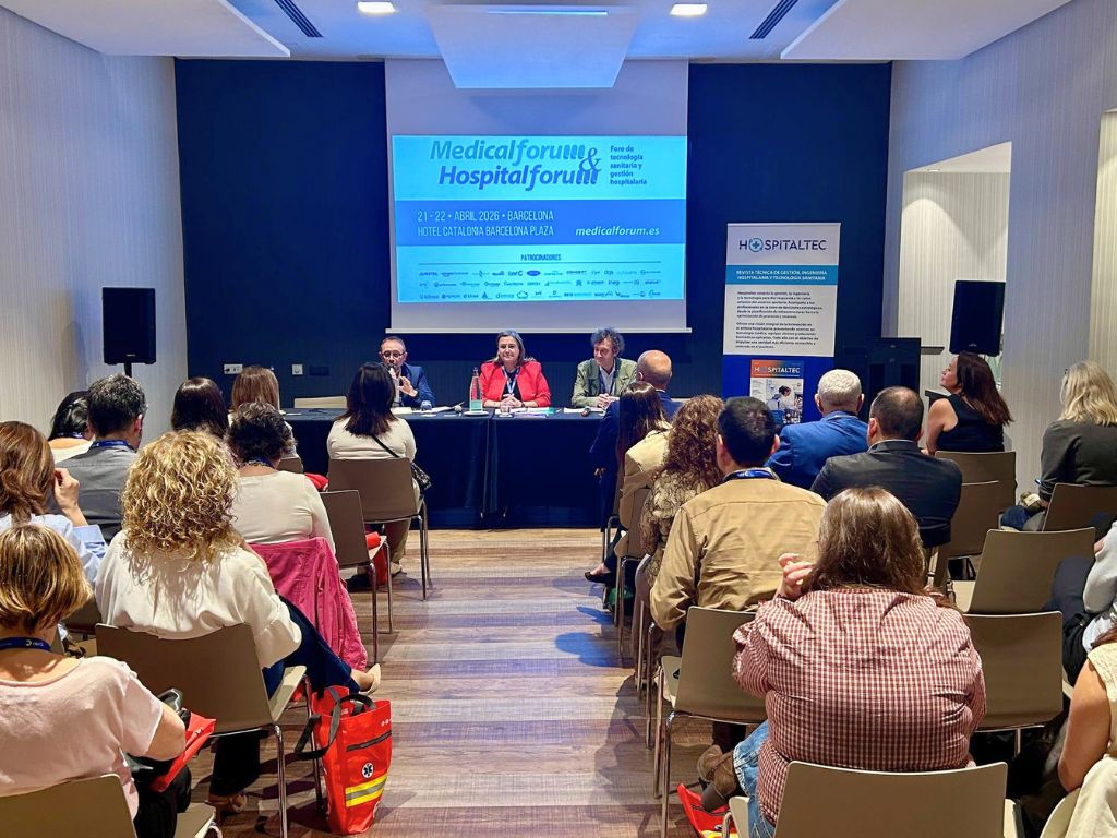 De izquierda a derecha: Josep Mª Giménez Pérez, director económico-financiero del Consorci Hospitalari de Vic; Susana Álvarez Gómez, médico inspectora de la Administración de la Seguridad Social y representante de ARGES Salud y Sociedad; y Ramon Maspons, director del Área de Innovación de AQUAS.